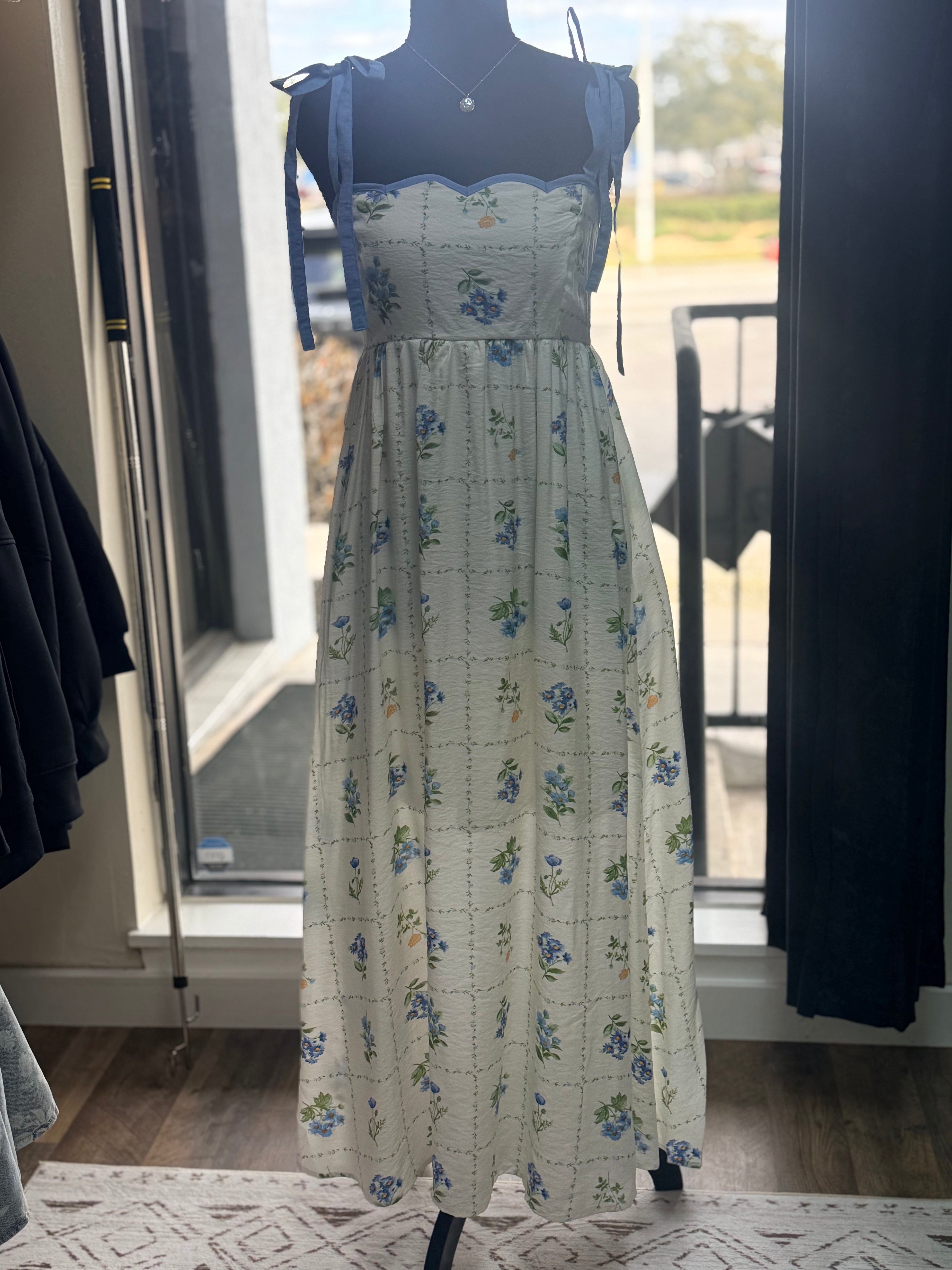 FLORAL PATTERN SCALLOPED DRESS