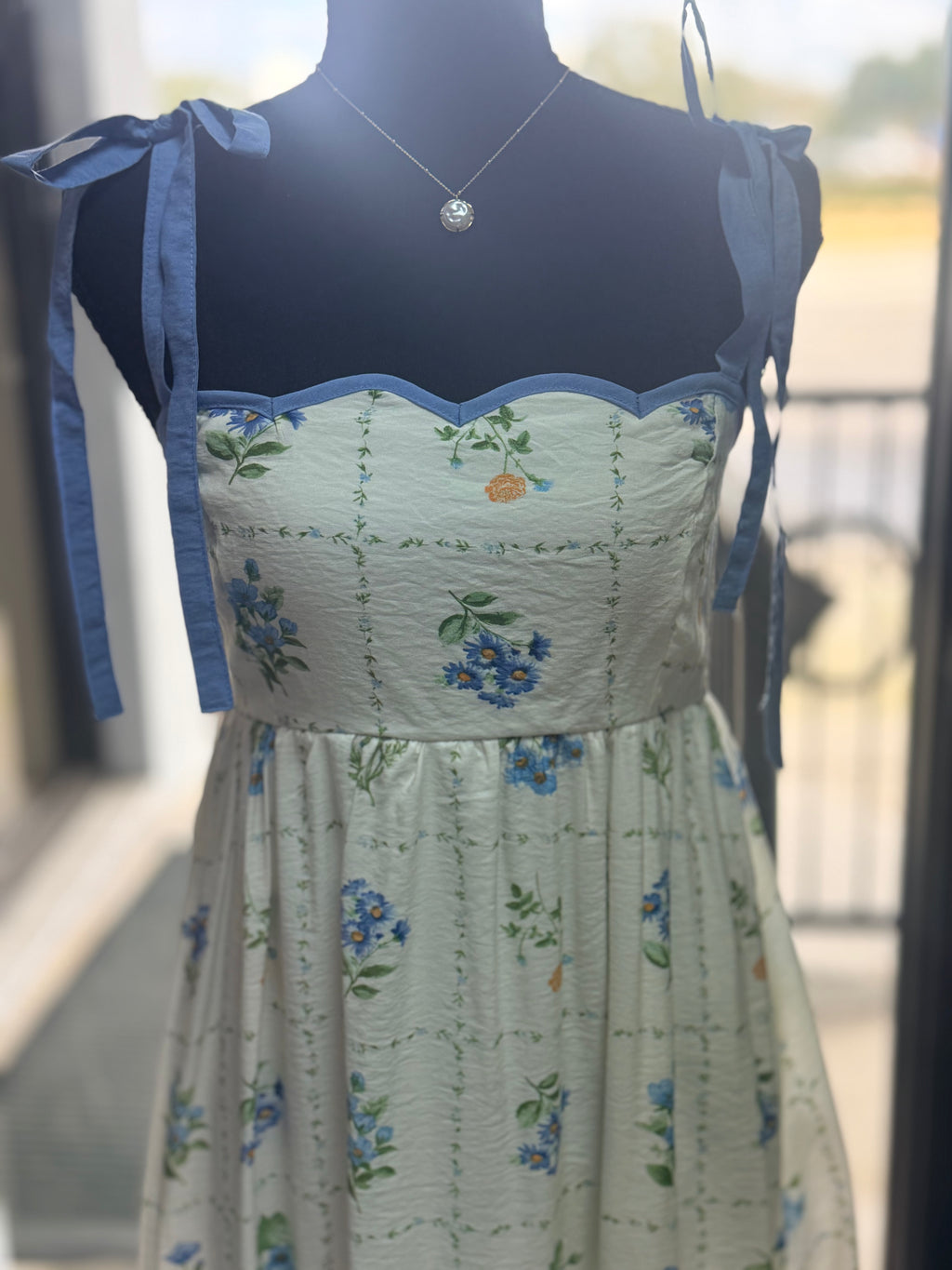 FLORAL PATTERN SCALLOPED DRESS