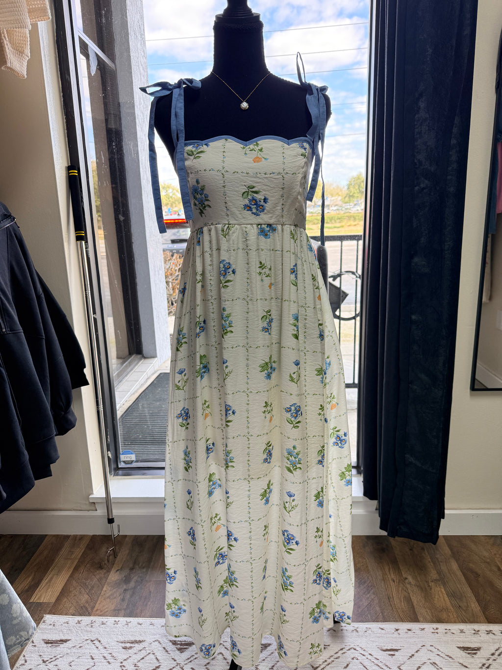 FLORAL PATTERN SCALLOPED DRESS