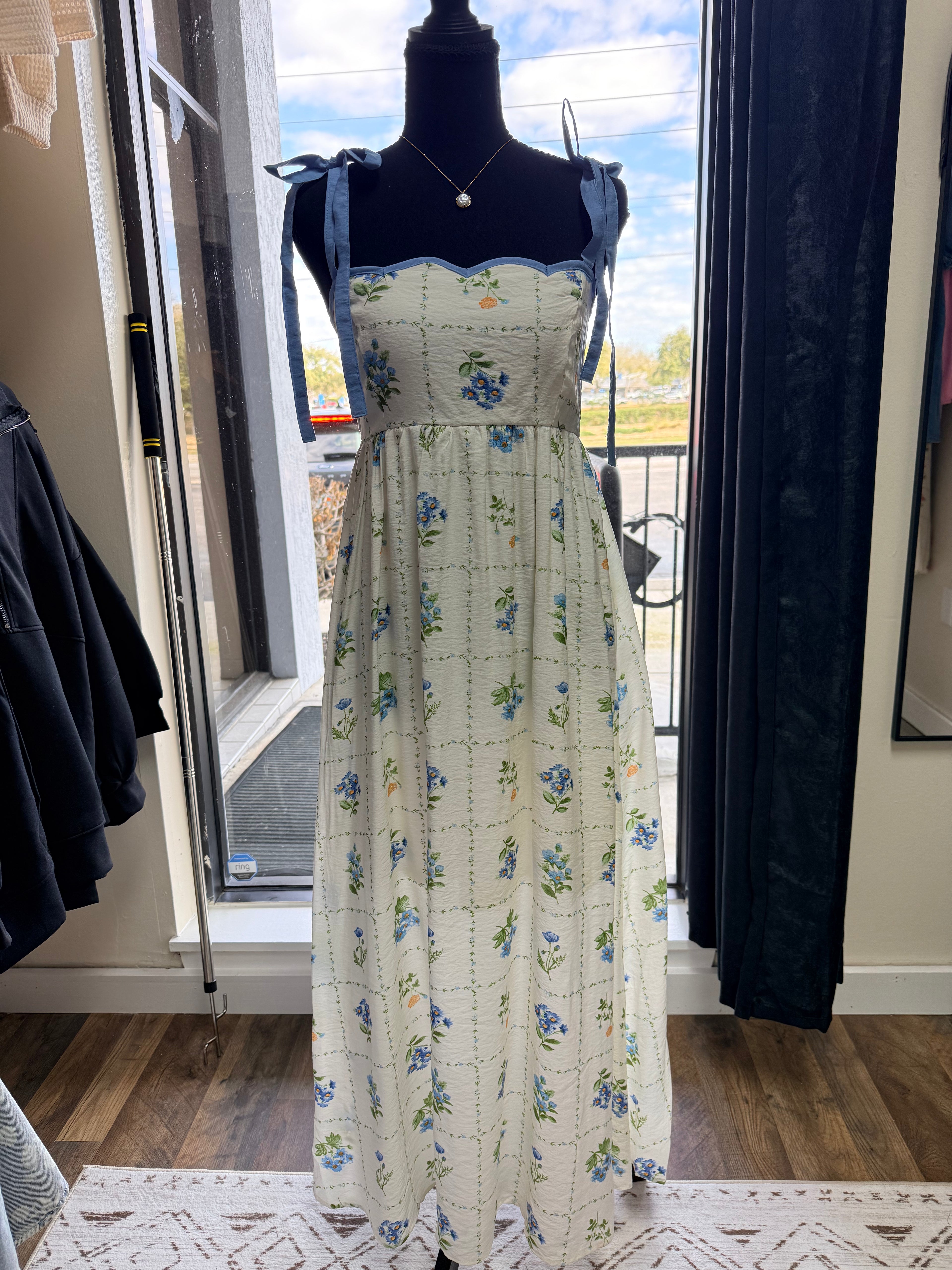 FLORAL PATTERN SCALLOPED DRESS