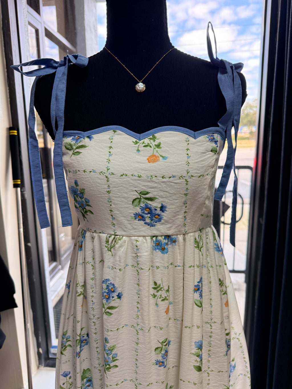 FLORAL PATTERN SCALLOPED DRESS