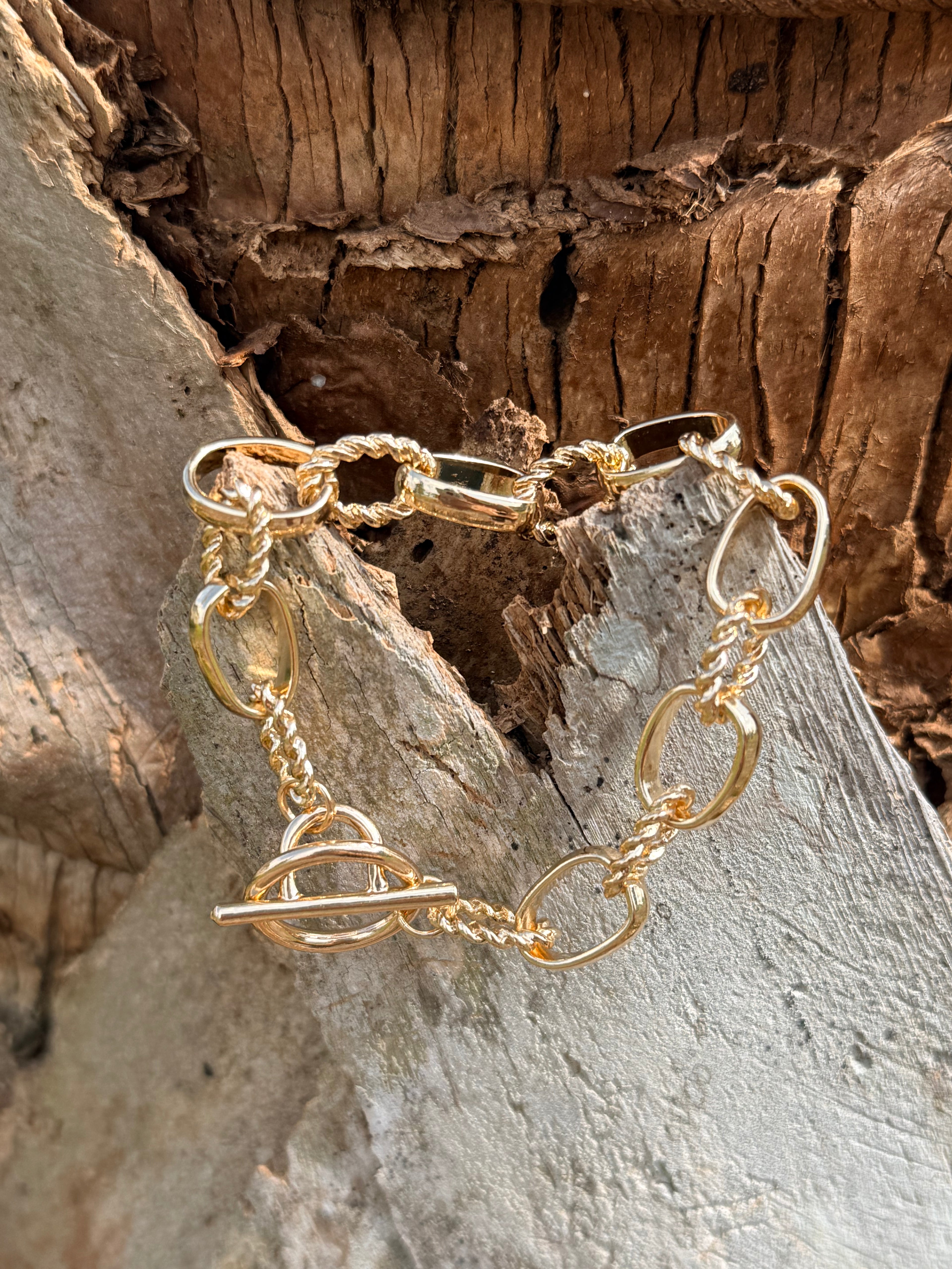 Gold chain toggle bracelet